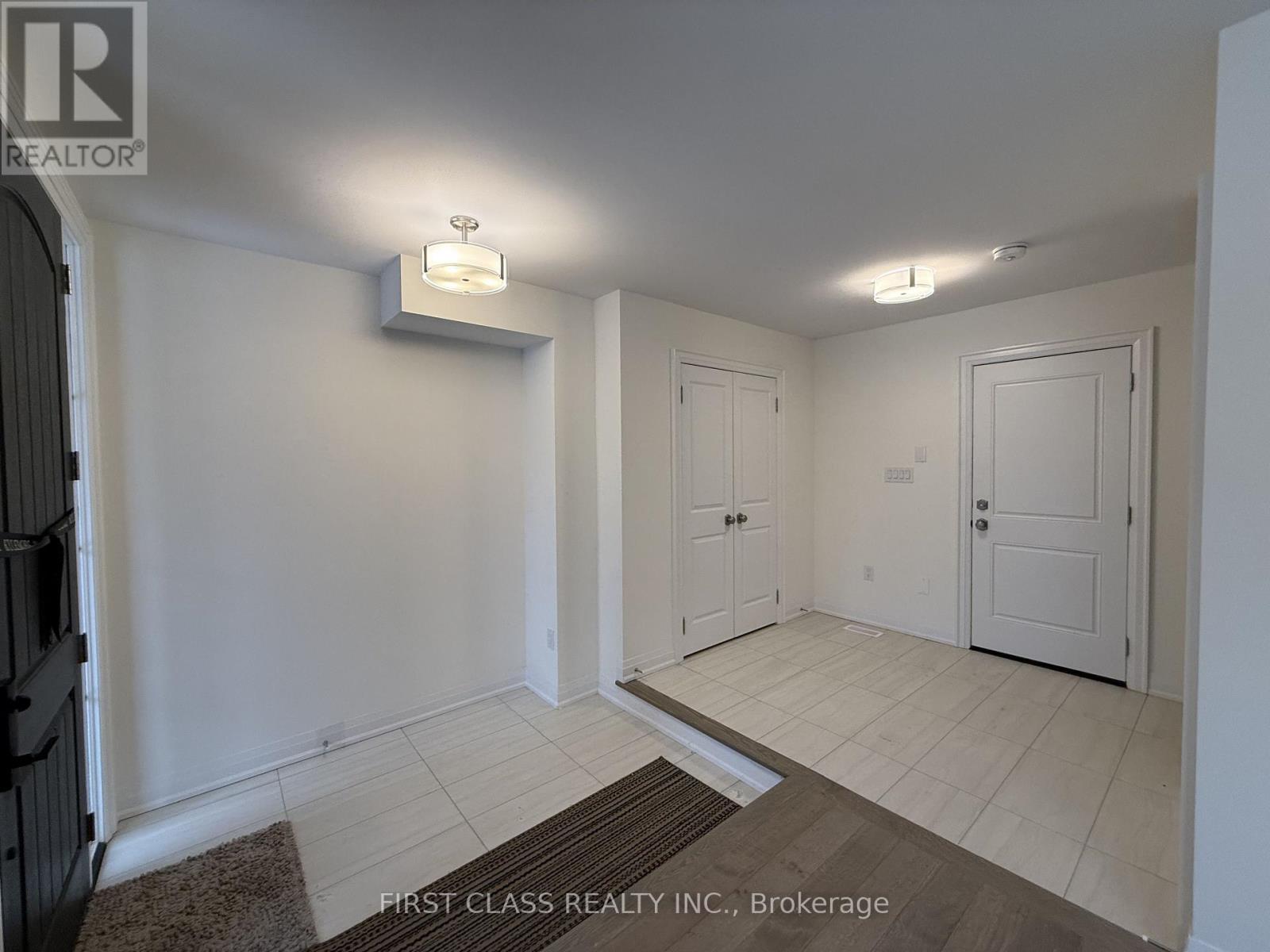 28 Gardeners Lane, Markham, Ontario  L6C 3L5 - Photo 5 - N12614472