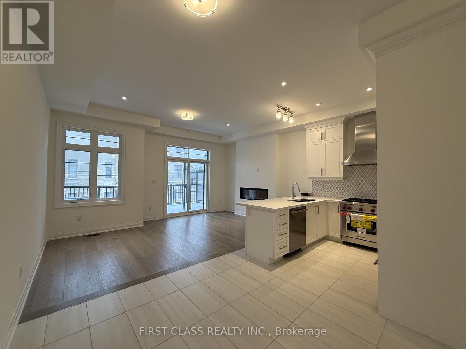 28 Gardeners Lane, Markham, Ontario  L6C 3L5 - Photo 6 - N12614472