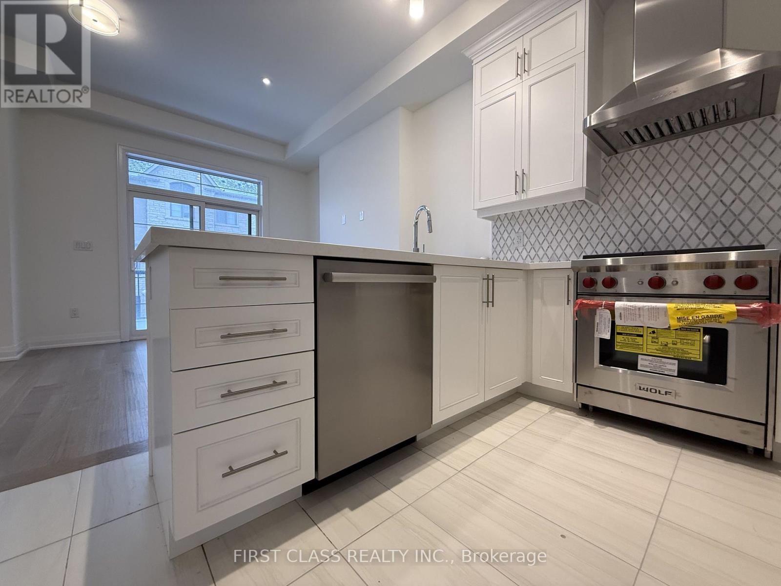 28 Gardeners Lane, Markham, Ontario  L6C 3L5 - Photo 9 - N12614472