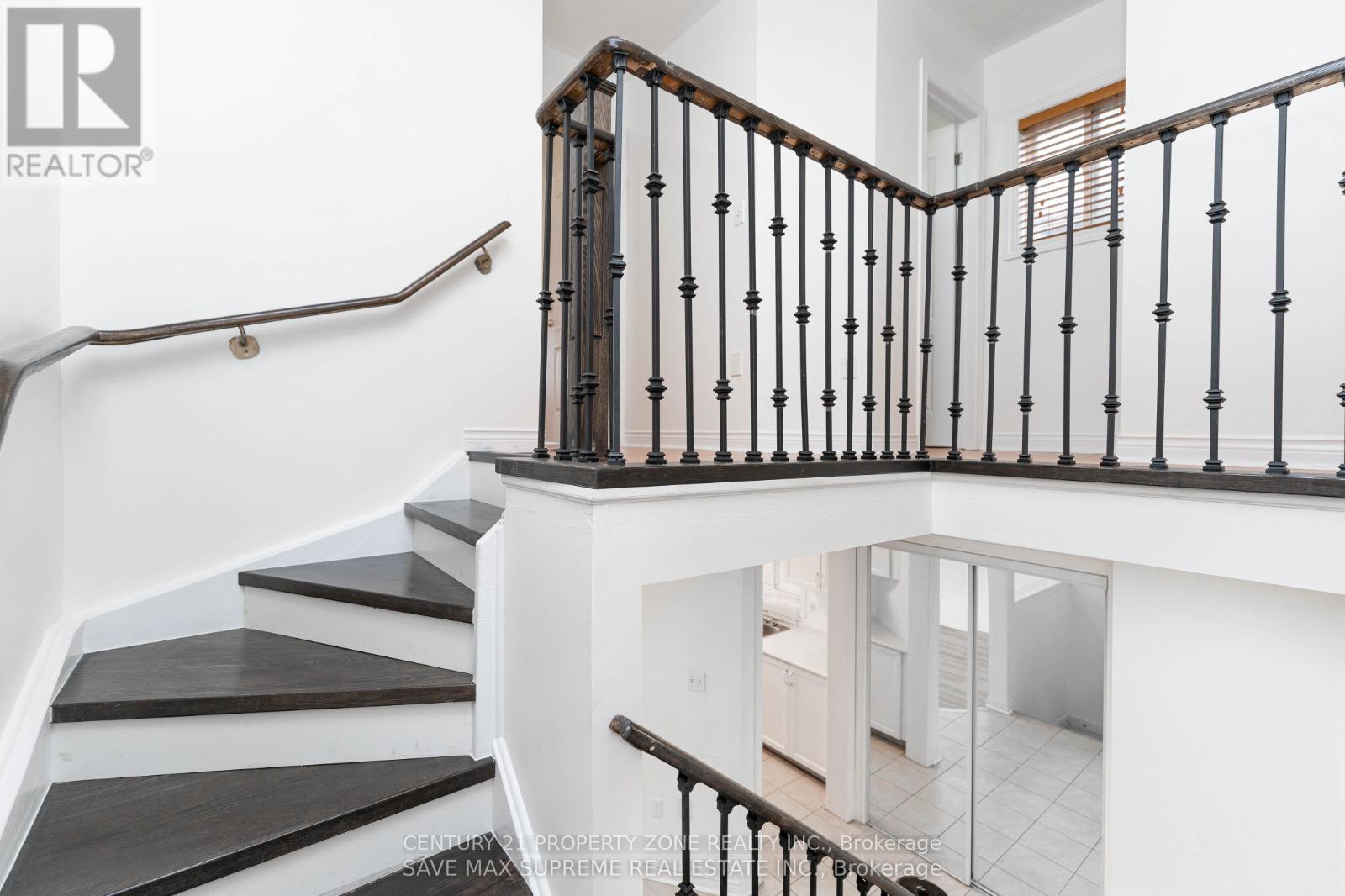 51 Quarry Edge Drive, Brampton, Ontario  L6V 4L5 - Photo 4 - W12614478