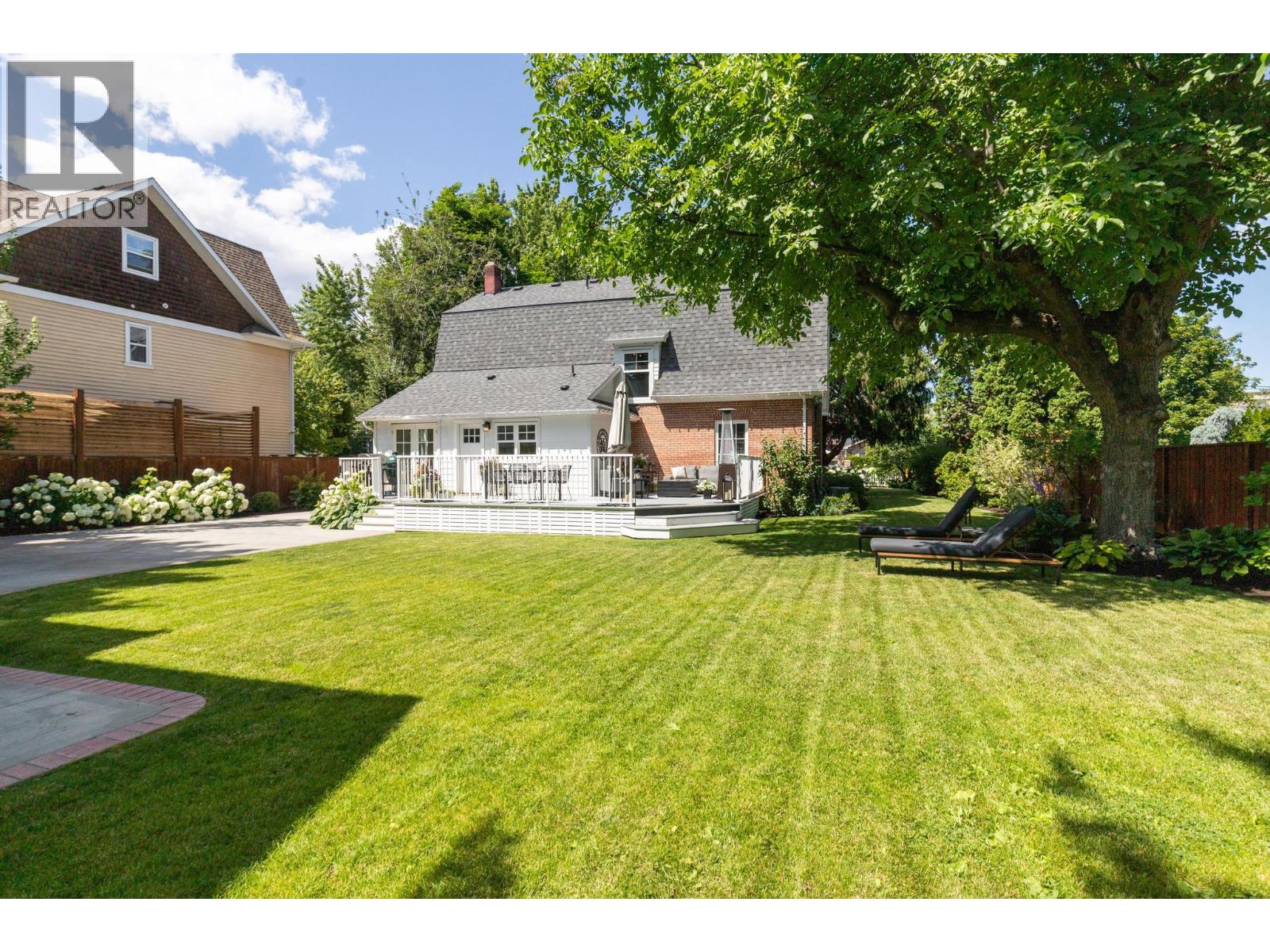 1001 Lawrence Avenue, Kelowna, British Columbia  V1Y 6M3 - Photo 3 - 10364522