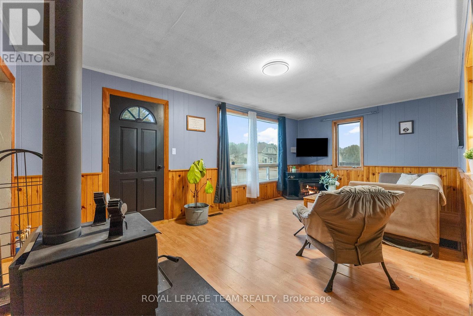 21 Philip Street, Madawaska Valley, Ontario  K0J 1B0 - Photo 13 - X12614536