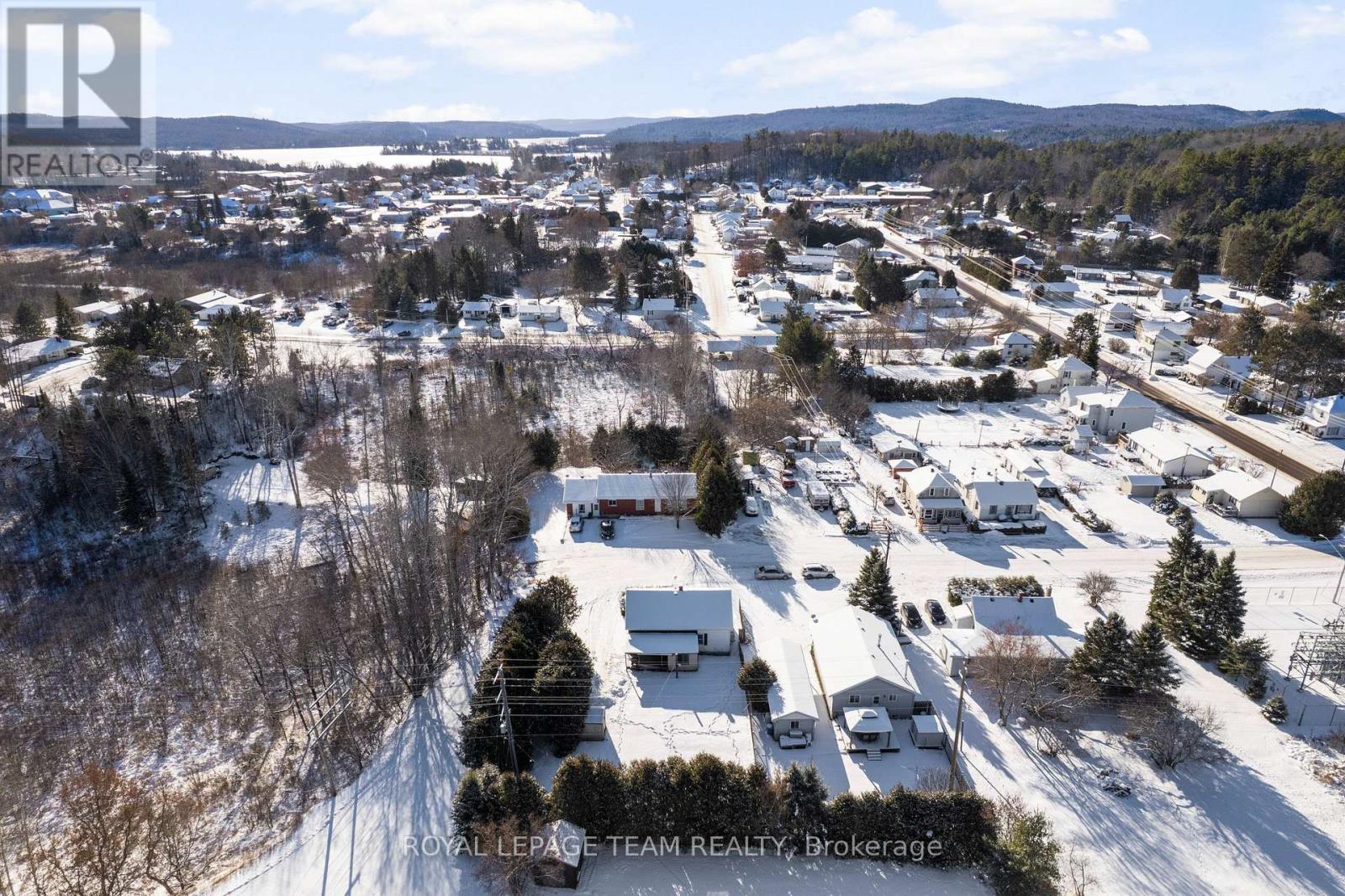 21 Philip Street, Madawaska Valley, Ontario  K0J 1B0 - Photo 25 - X12614536