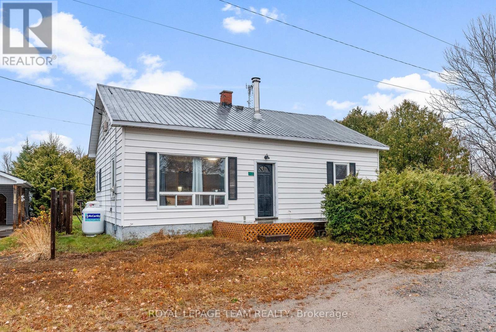 21 Philip Street, Madawaska Valley, Ontario  K0J 1B0 - Photo 27 - X12614536