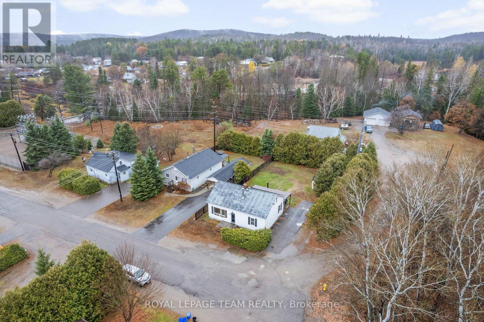 21 Philip Street, Madawaska Valley, Ontario  K0J 1B0 - Photo 29 - X12614536