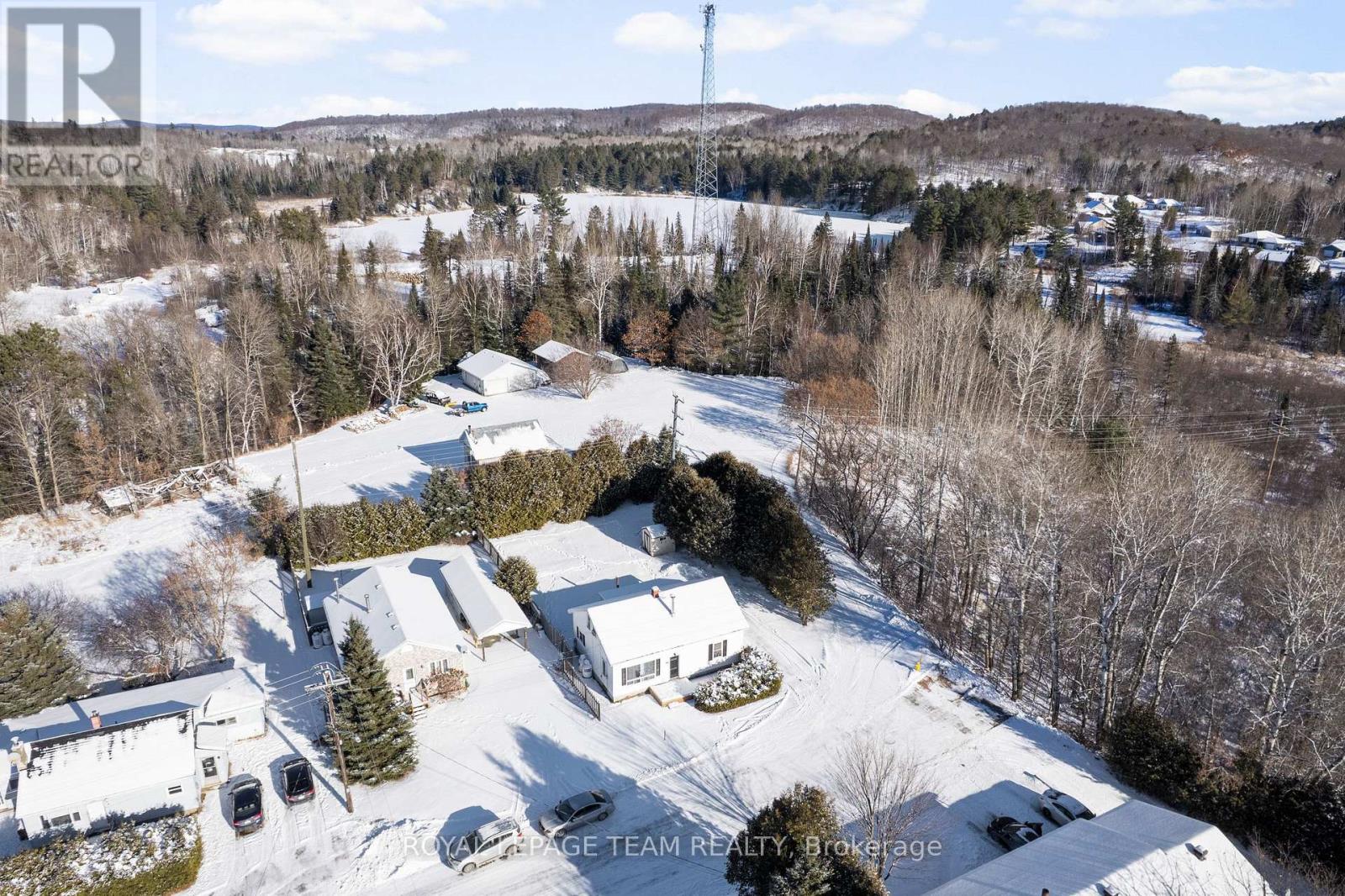 21 Philip Street, Madawaska Valley, Ontario  K0J 1B0 - Photo 4 - X12614536