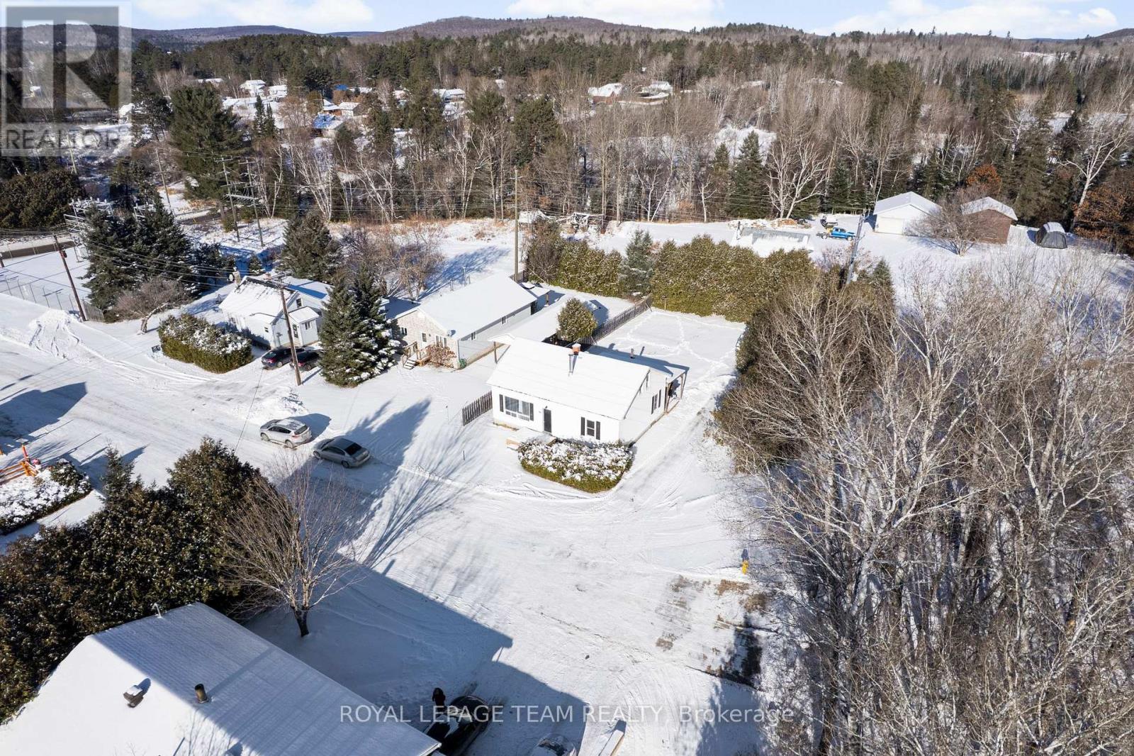 21 Philip Street, Madawaska Valley, Ontario  K0J 1B0 - Photo 5 - X12614536