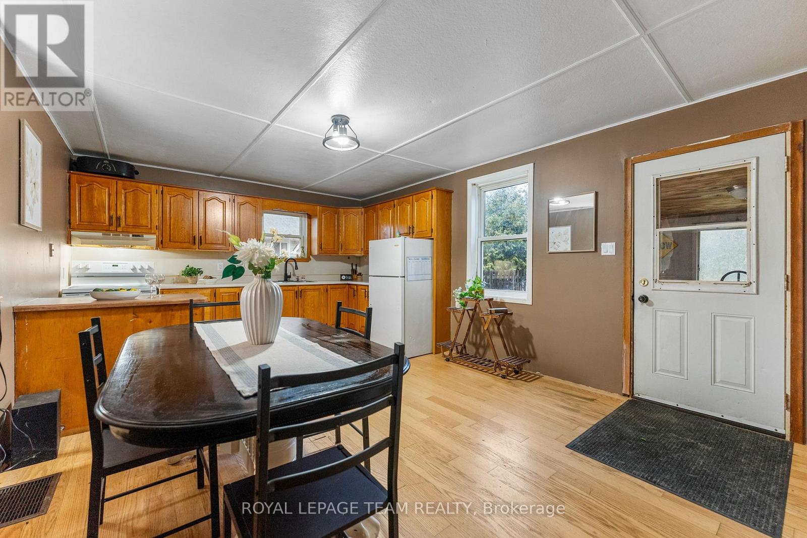 21 Philip Street, Madawaska Valley, Ontario  K0J 1B0 - Photo 6 - X12614536