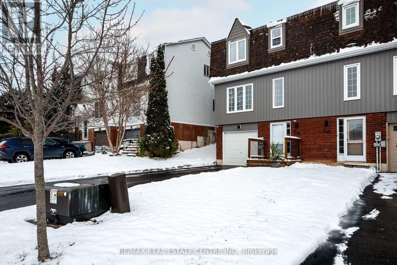 58 Lakeview Court, Orangeville, Ontario L9W 4P2 - Photo 3 - W12600292