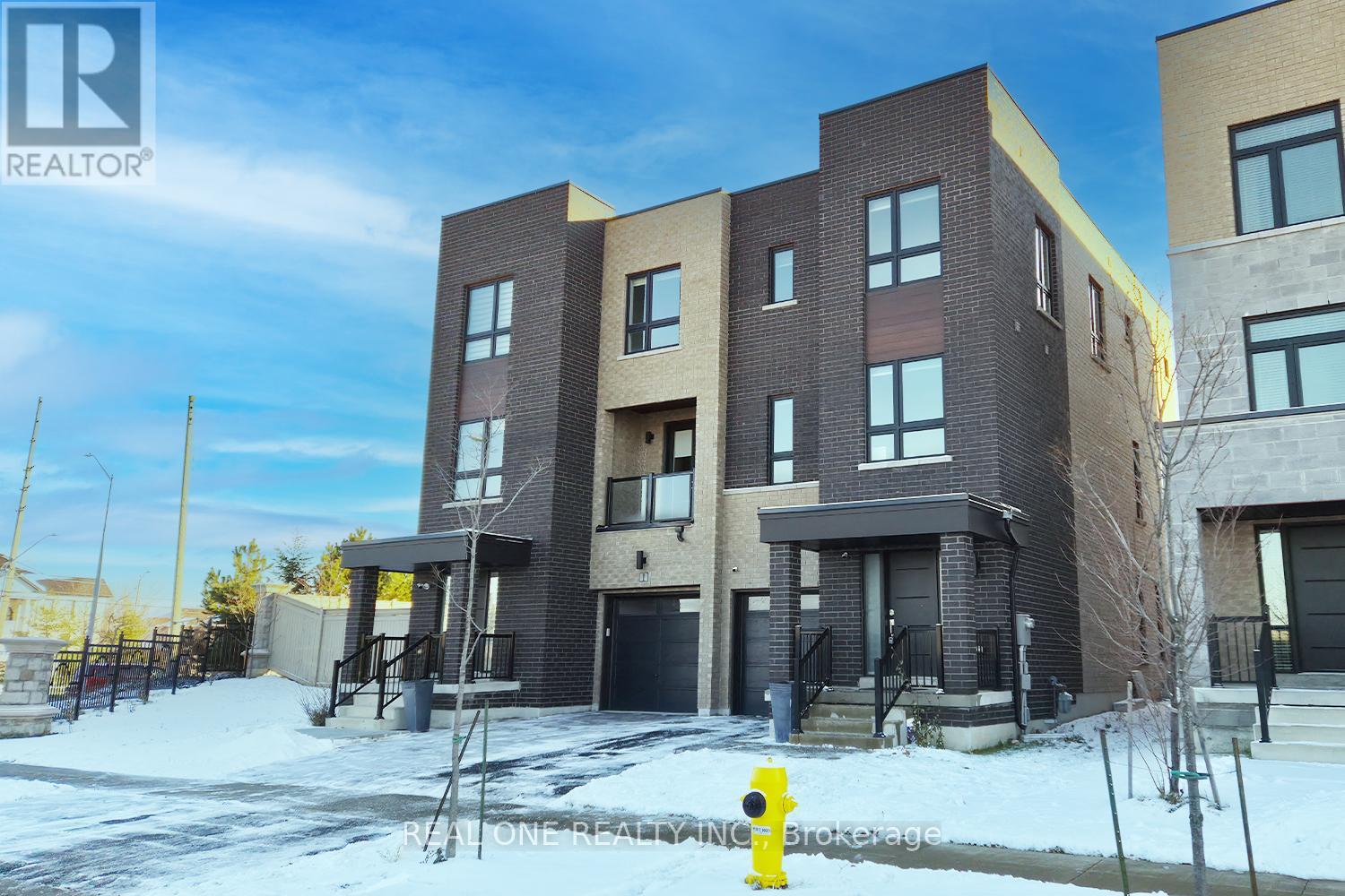 5 Gridiron Gate, Vaughan, Ontario  L4H 4W8 - Photo 2 - N12614544