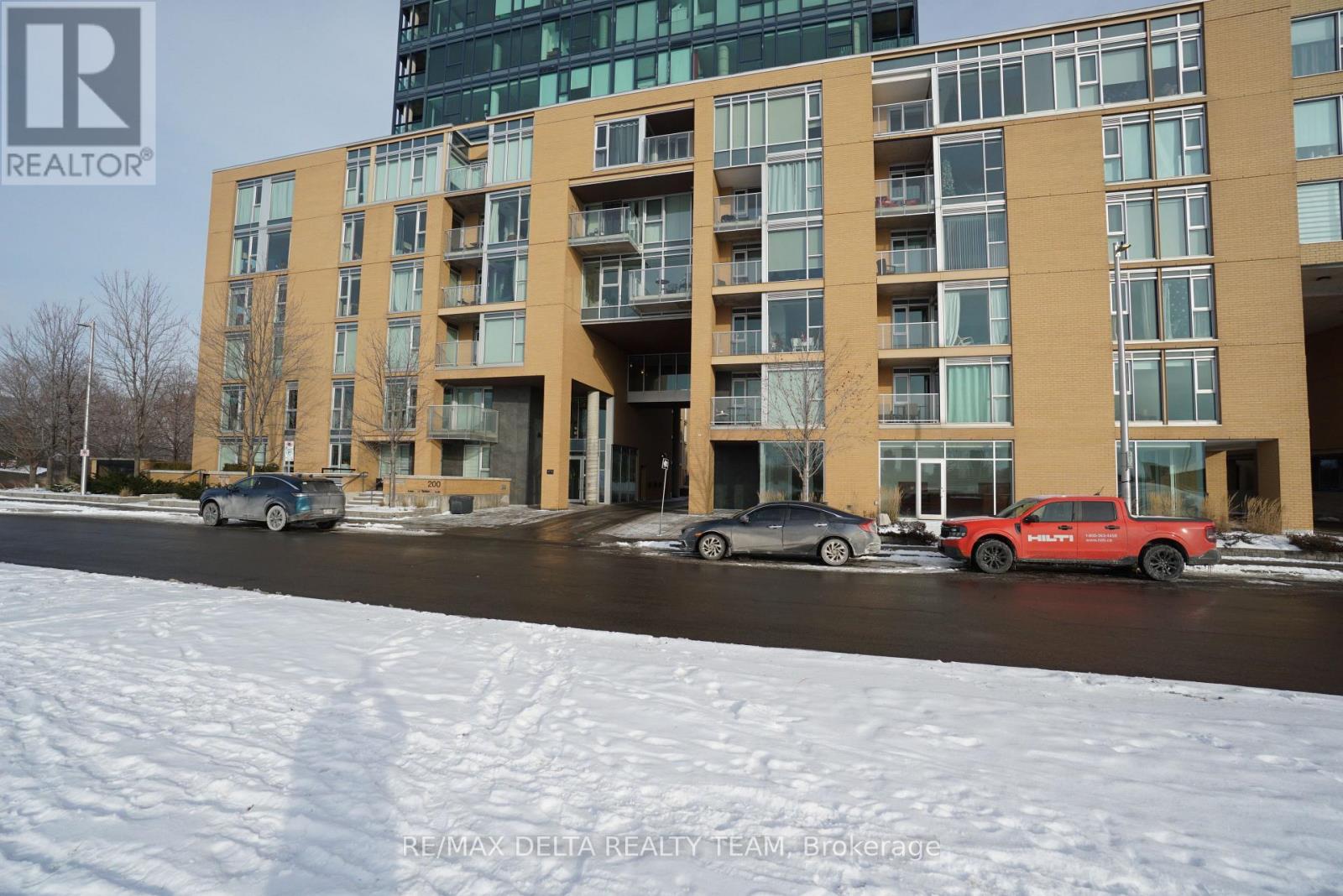 213 - 200 Lett Street, Ottawa, Ontario K1R 0A7 - Photo 2 - X12609338