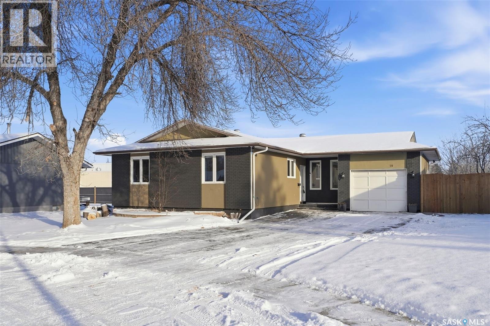 19 Barr Place, Saskatoon, Saskatchewan  S7M 4G1 - Photo 2 - SK025430