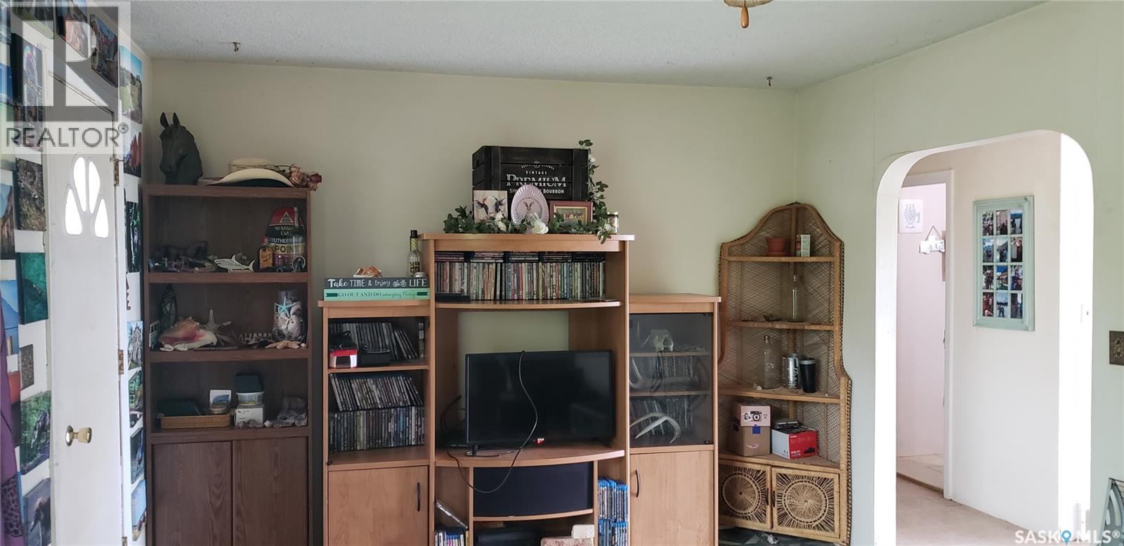 211 2nd Street E, Lafleche, Saskatchewan  S0H 2K0 - Photo 3 - SK025431