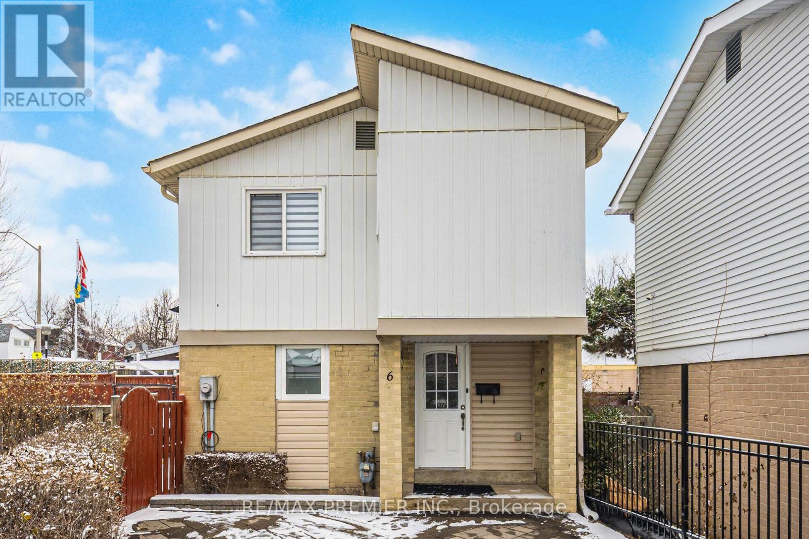 6 HOLLOWAY COURT, Brampton, Ontario