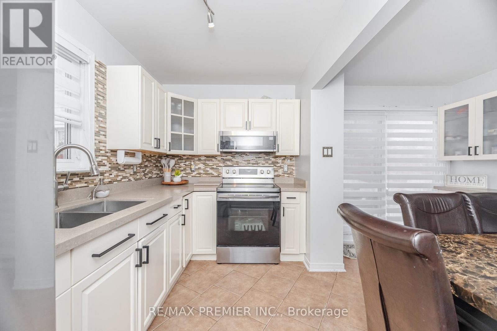 6 Holloway Court, Brampton, Ontario  L6S 1R3 - Photo 10 - W12614498