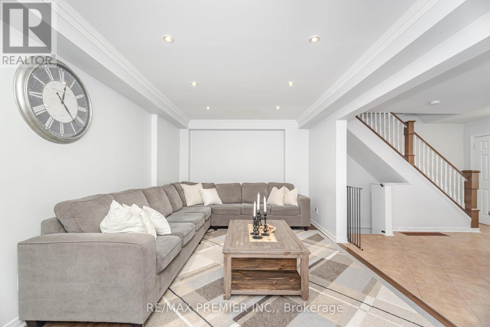 6 Holloway Court, Brampton, Ontario  L6S 1R3 - Photo 12 - W12614498