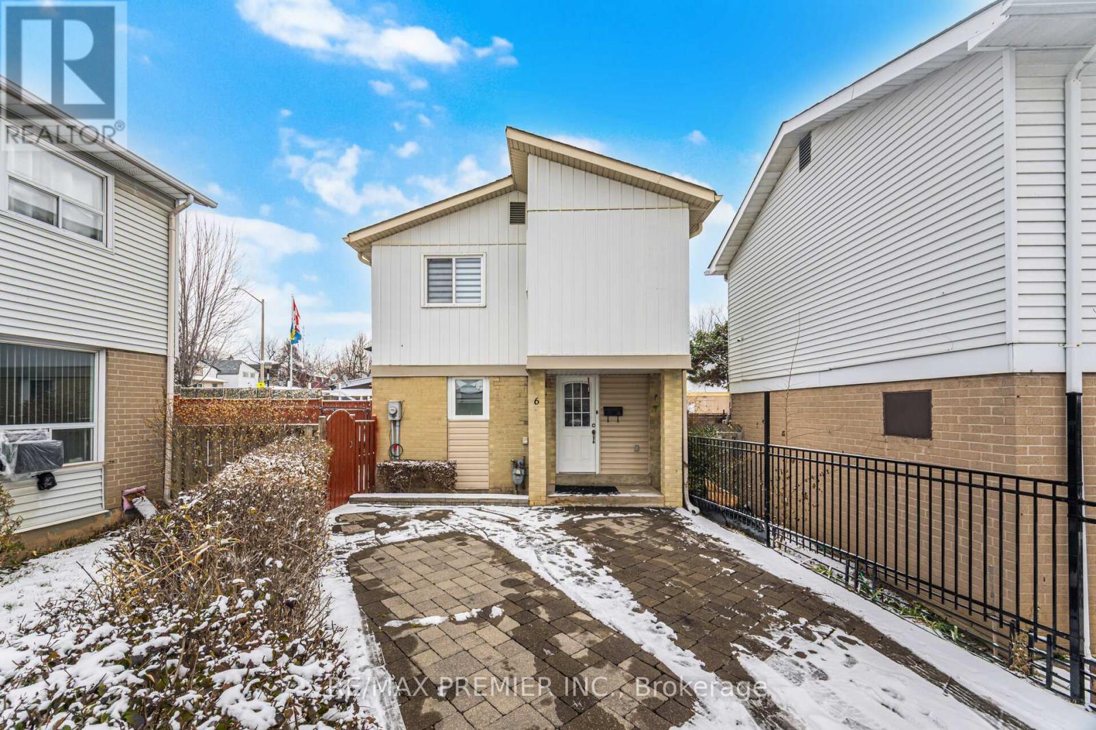 6 Holloway Court, Brampton, Ontario  L6S 1R3 - Photo 2 - W12614498