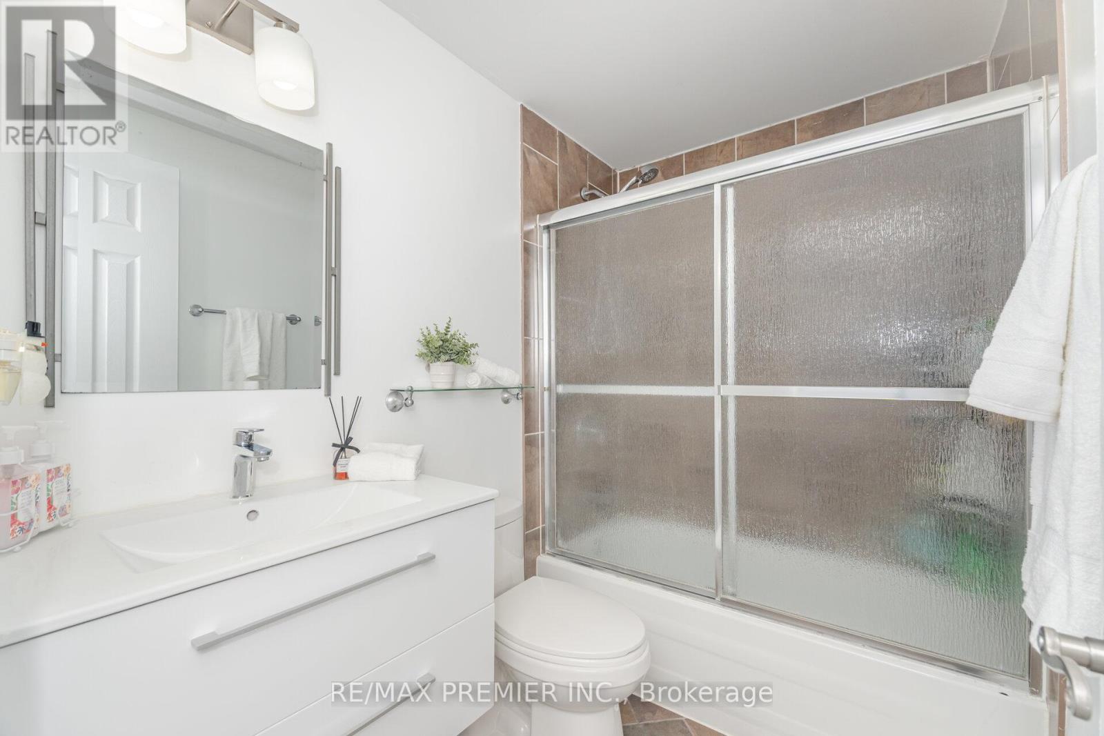 6 Holloway Court, Brampton, Ontario  L6S 1R3 - Photo 29 - W12614498