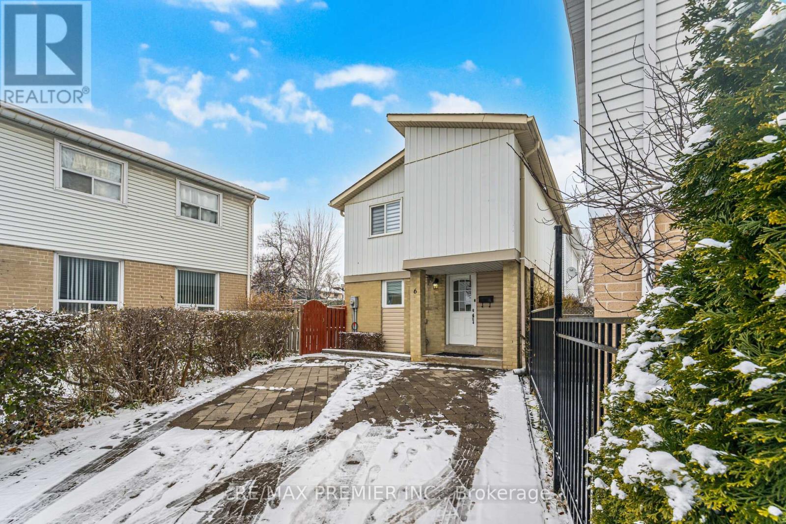 6 Holloway Court, Brampton, Ontario  L6S 1R3 - Photo 3 - W12614498