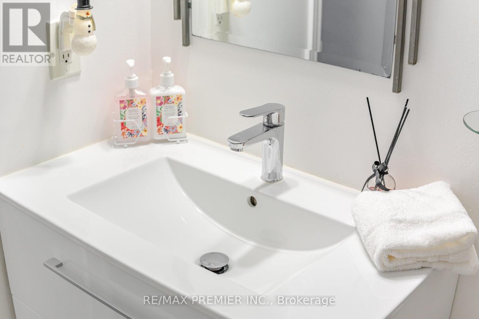 6 Holloway Court, Brampton, Ontario  L6S 1R3 - Photo 30 - W12614498