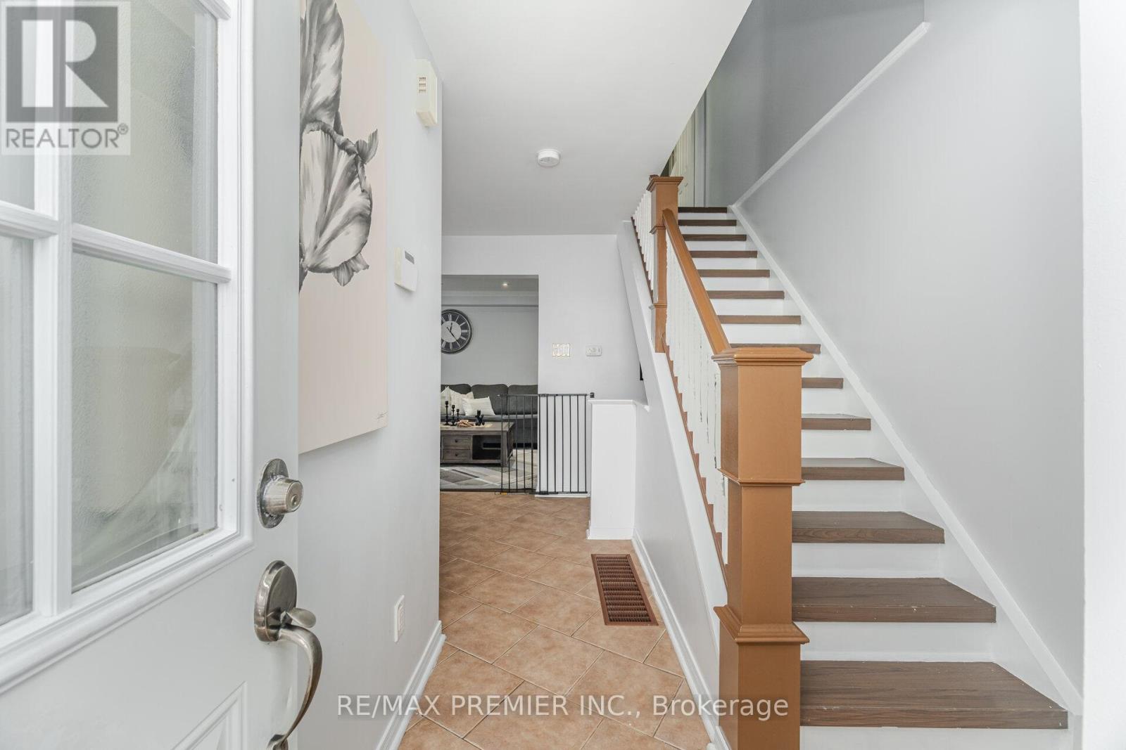 6 Holloway Court, Brampton, Ontario  L6S 1R3 - Photo 5 - W12614498