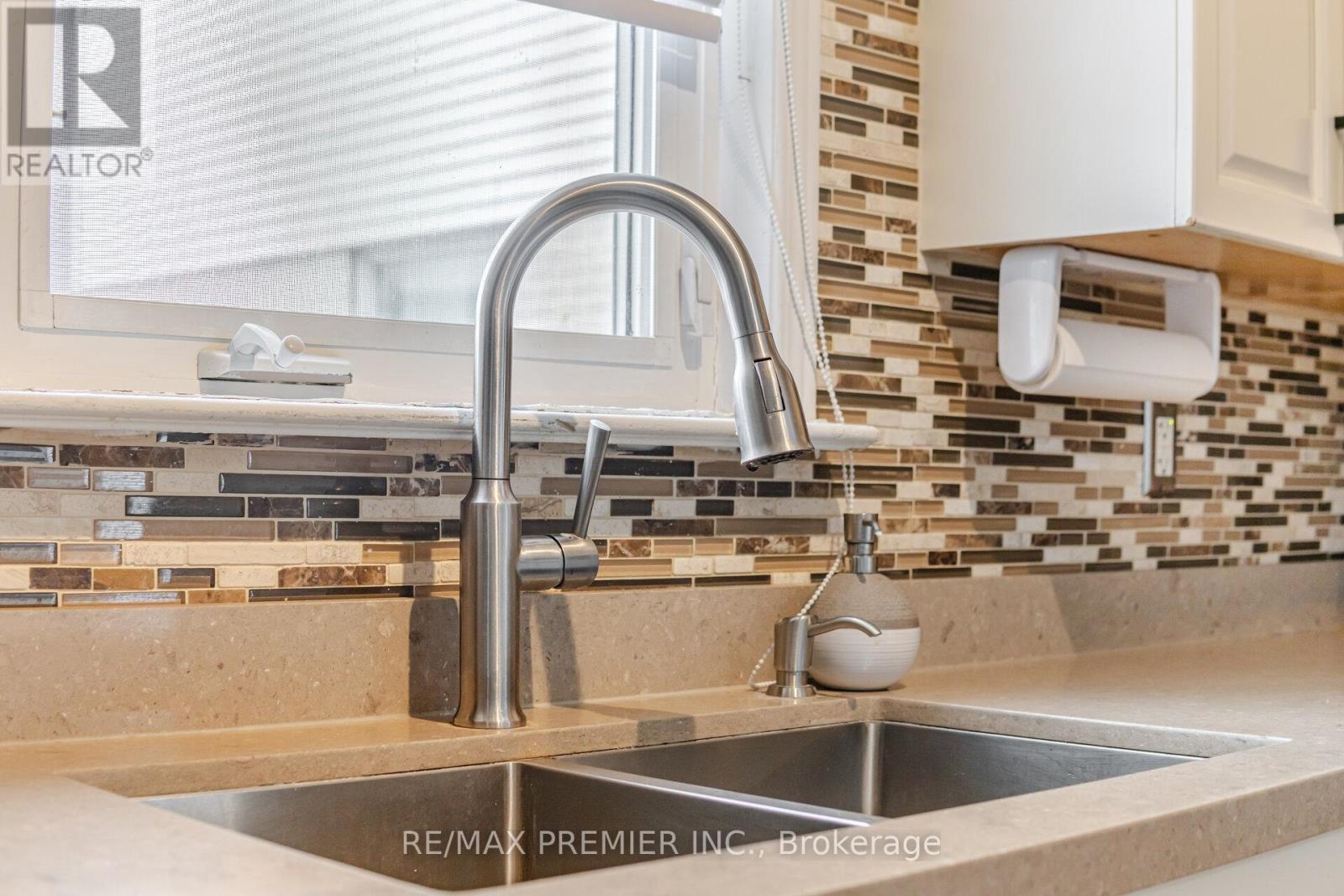 6 Holloway Court, Brampton, Ontario  L6S 1R3 - Photo 8 - W12614498