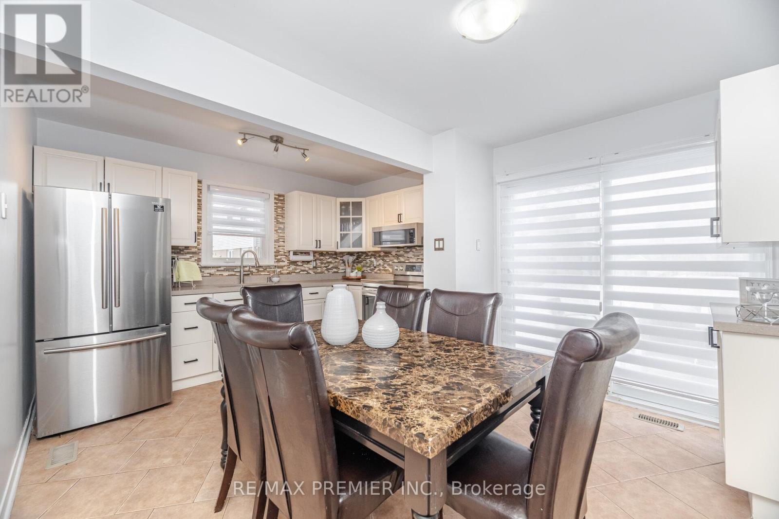 6 Holloway Court, Brampton, Ontario  L6S 1R3 - Photo 9 - W12614498