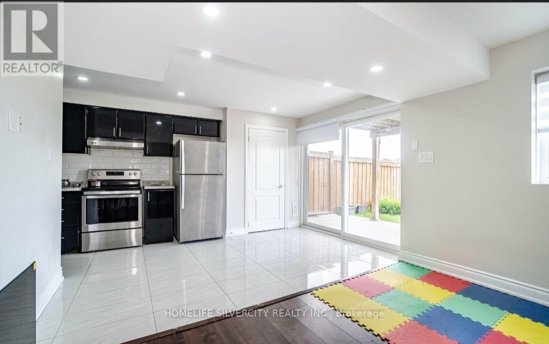 62 Tysonville Circle, Brampton, Ontario  L7A 4B1 - Photo 5 - W12614502