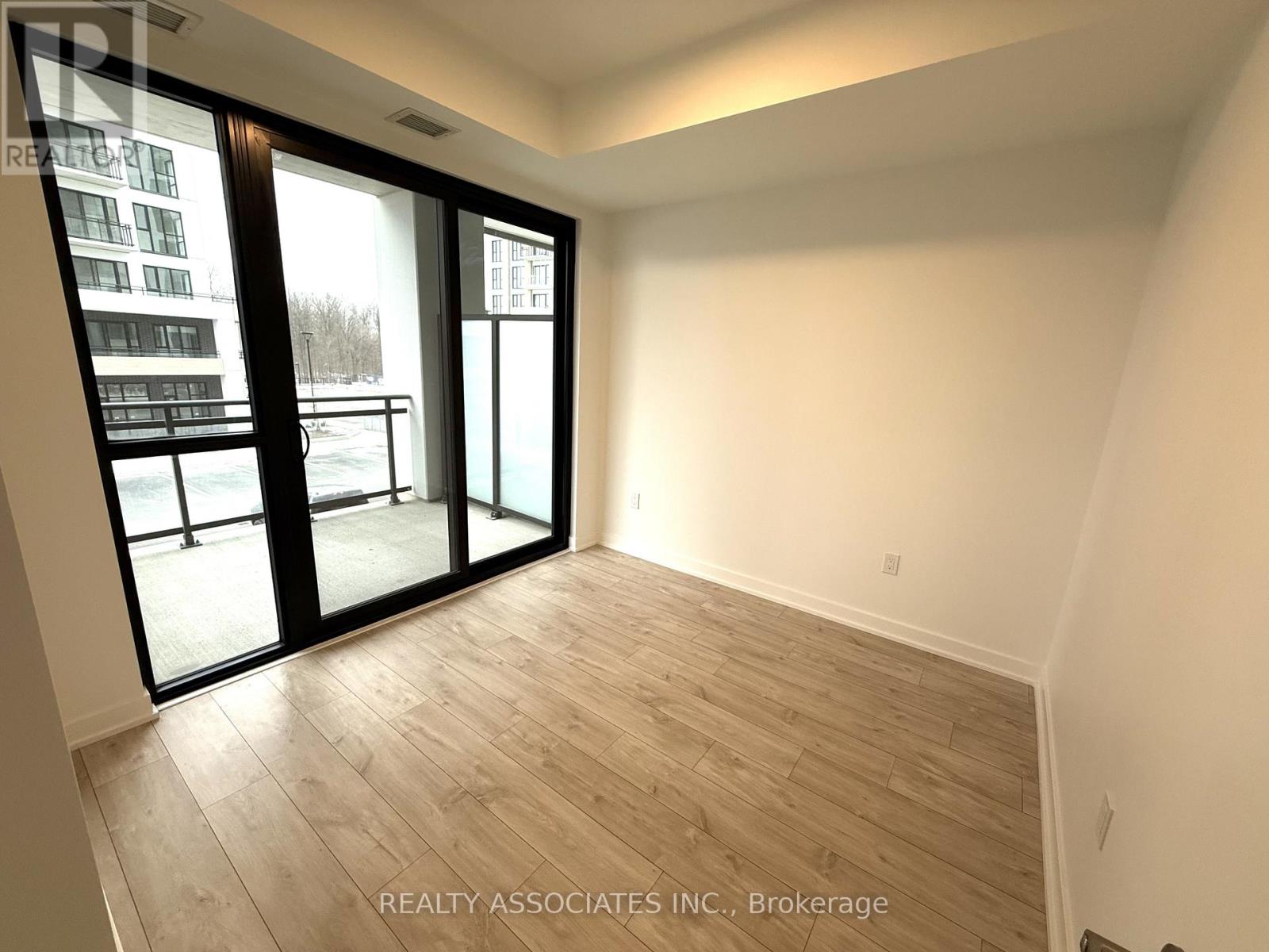 203 - 720 Whitlock Avenue, Milton, Ontario L9E 2B5 - Photo 8 - W12614542