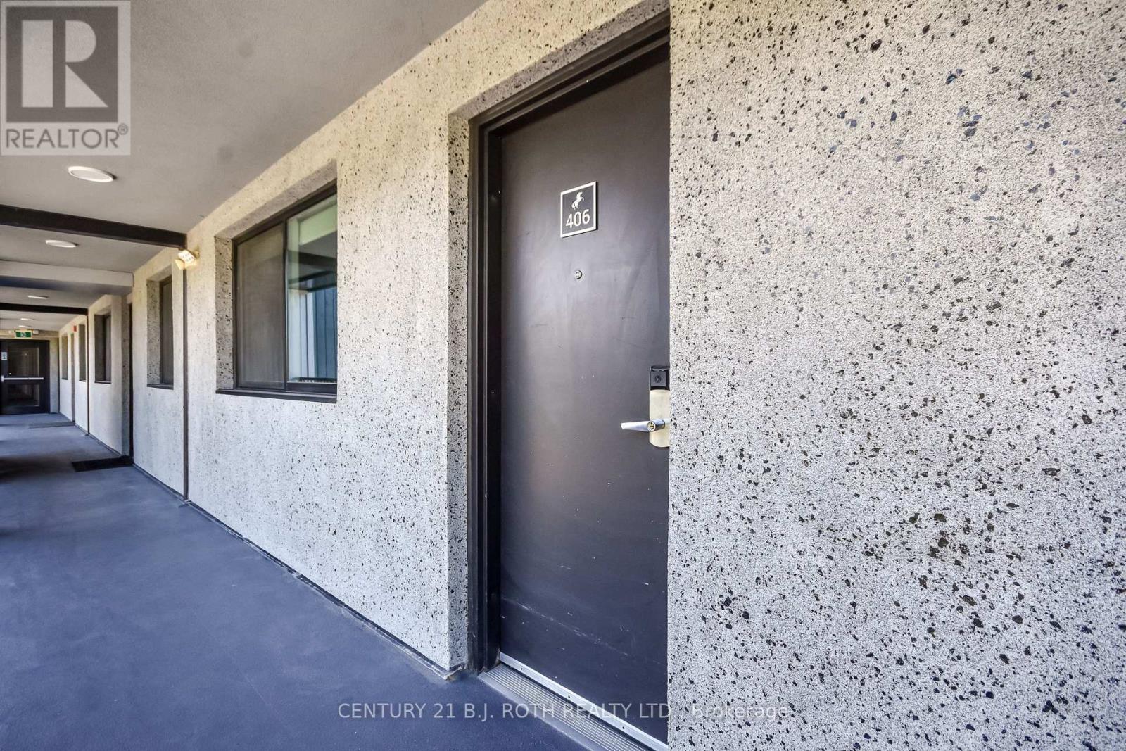 406 - 80 Horseshoe Boulevard, Oro-Medonte, Ontario L4M 4Y8 - Photo 2 - S12413134