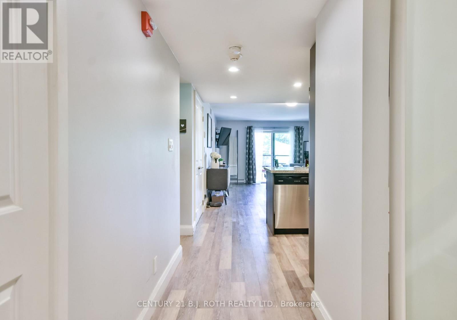 406 - 80 Horseshoe Boulevard, Oro-Medonte, Ontario L4M 4Y8 - Photo 3 - S12413134