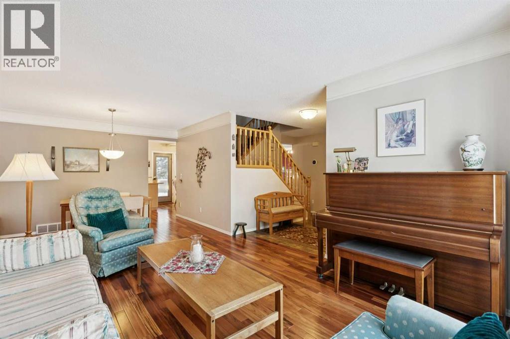 132 Straddock Crescent Sw, Calgary, Alberta  T3H 2S7 - Photo 14 - A2274116