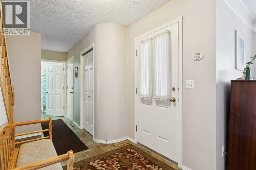 132 Straddock Crescent Sw, Calgary, Alberta  T3H 2S7 - Photo 10 - A2274116