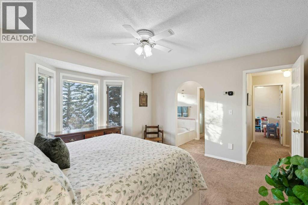 132 Straddock Crescent Sw, Calgary, Alberta  T3H 2S7 - Photo 33 - A2274116