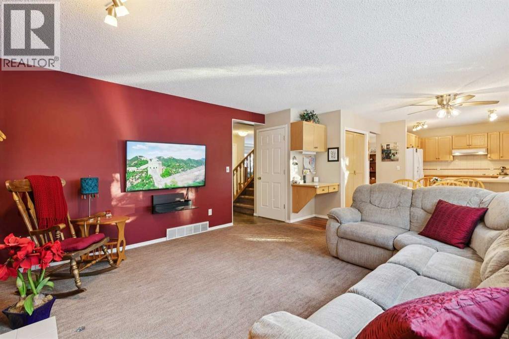 132 Straddock Crescent Sw, Calgary, Alberta  T3H 2S7 - Photo 25 - A2274116