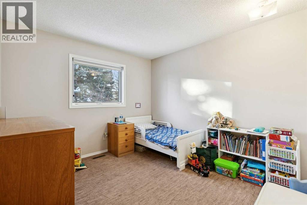 132 Straddock Crescent Sw, Calgary, Alberta  T3H 2S7 - Photo 30 - A2274116