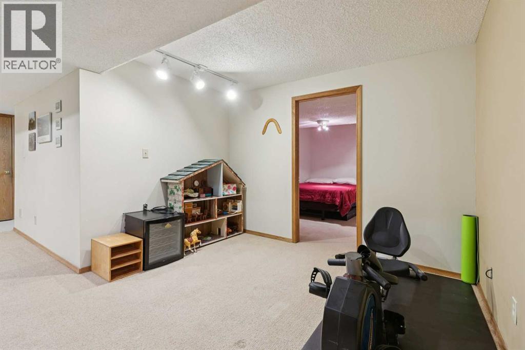 132 Straddock Crescent Sw, Calgary, Alberta  T3H 2S7 - Photo 45 - A2274116