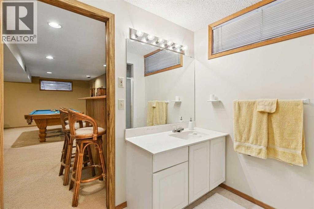 132 Straddock Crescent Sw, Calgary, Alberta  T3H 2S7 - Photo 40 - A2274116