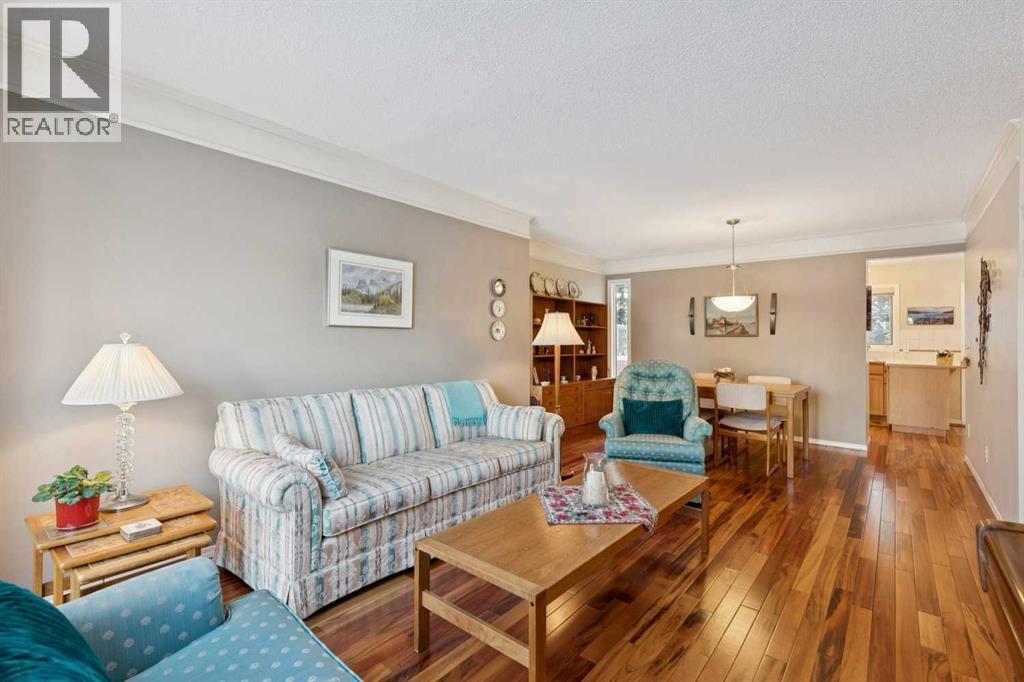 132 Straddock Crescent Sw, Calgary, Alberta  T3H 2S7 - Photo 13 - A2274116