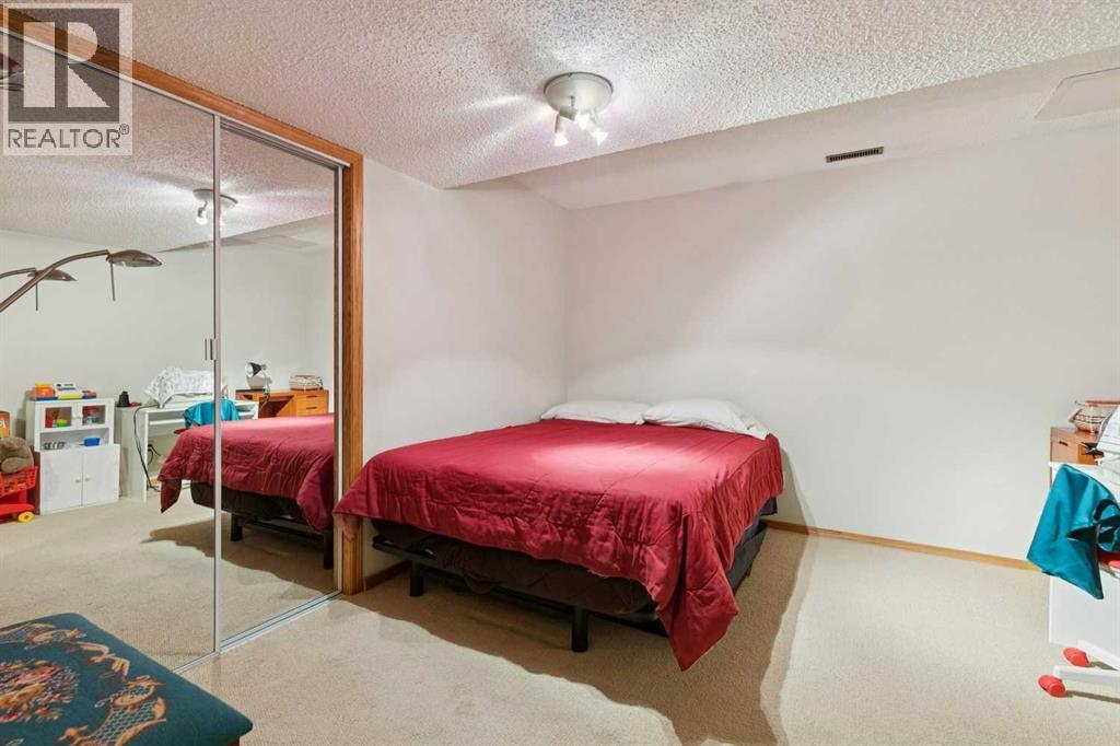 132 Straddock Crescent Sw, Calgary, Alberta  T3H 2S7 - Photo 46 - A2274116