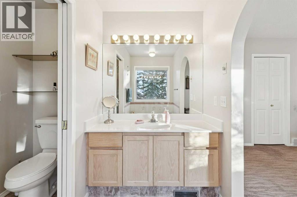 132 Straddock Crescent Sw, Calgary, Alberta  T3H 2S7 - Photo 36 - A2274116