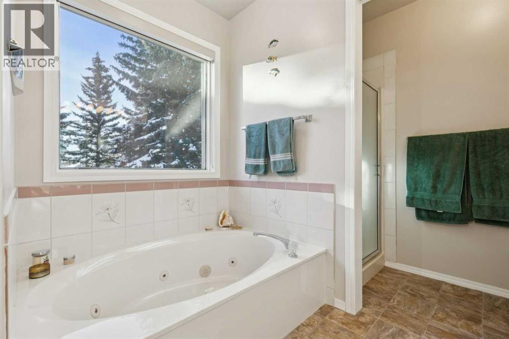 132 Straddock Crescent Sw, Calgary, Alberta  T3H 2S7 - Photo 35 - A2274116