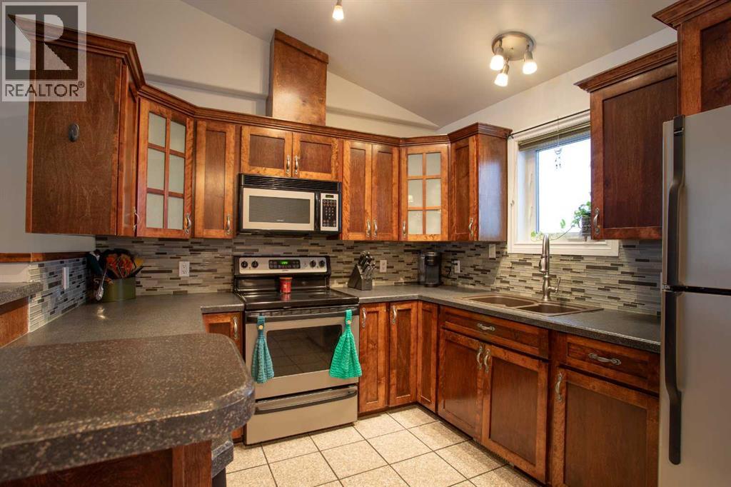 2 Black Spruce Drive, High Level, Alberta  T0H 1Z0 - Photo 12 - A2274355