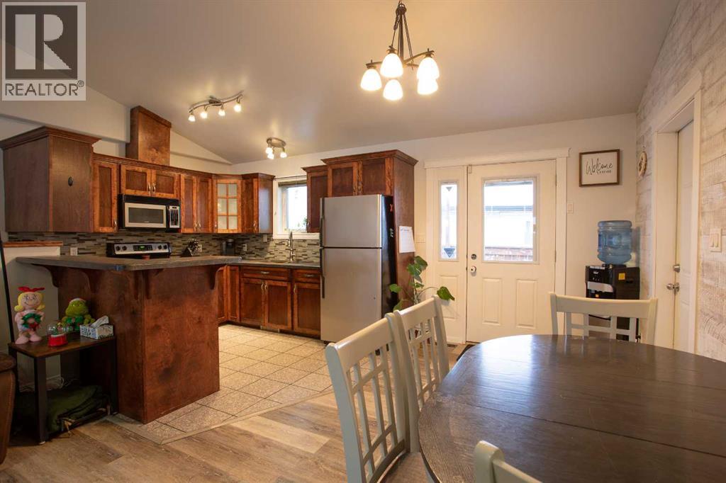 2 Black Spruce Drive, High Level, Alberta  T0H 1Z0 - Photo 10 - A2274355