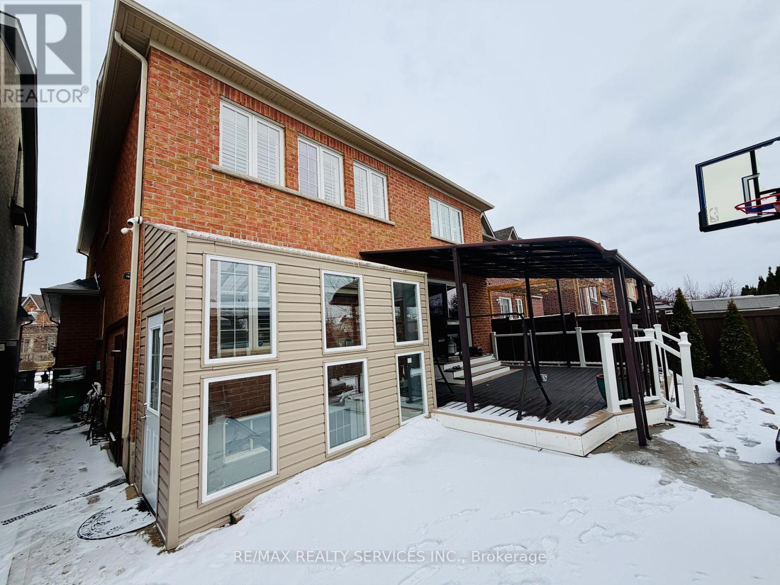 67 Larson Peak Road, Caledon, Ontario L7C 3P2 - Photo 4 - W12614534