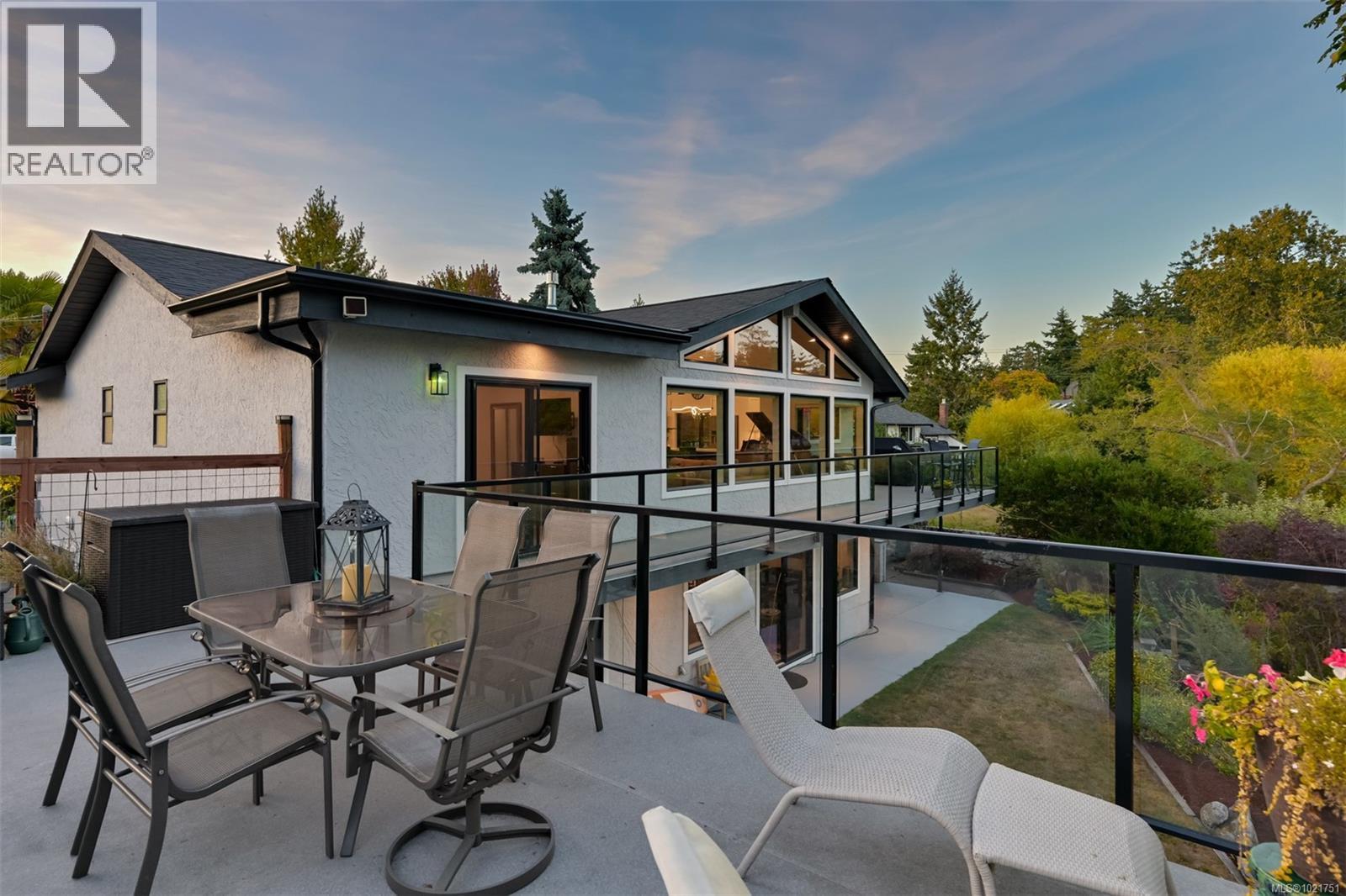 8 Woodville Pl, View Royal, British Columbia  V9B 1E6 - Photo 1 - 1021751