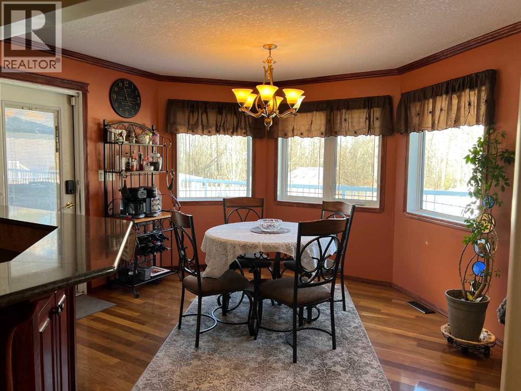 302 8 Avenue, Fox Creek, Alberta  T0H 1P0 - Photo 5 - A2238886