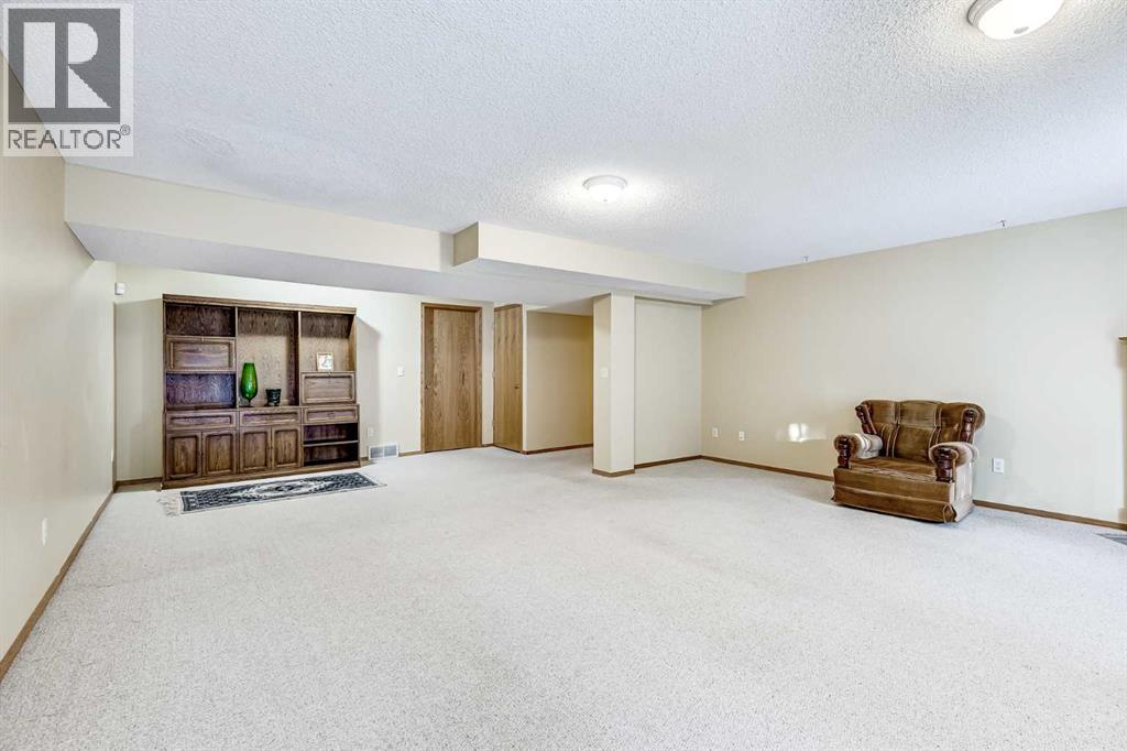 19 Signature Villas Sw, Calgary, Alberta  T3H 3A1 - Photo 16 - A2273041