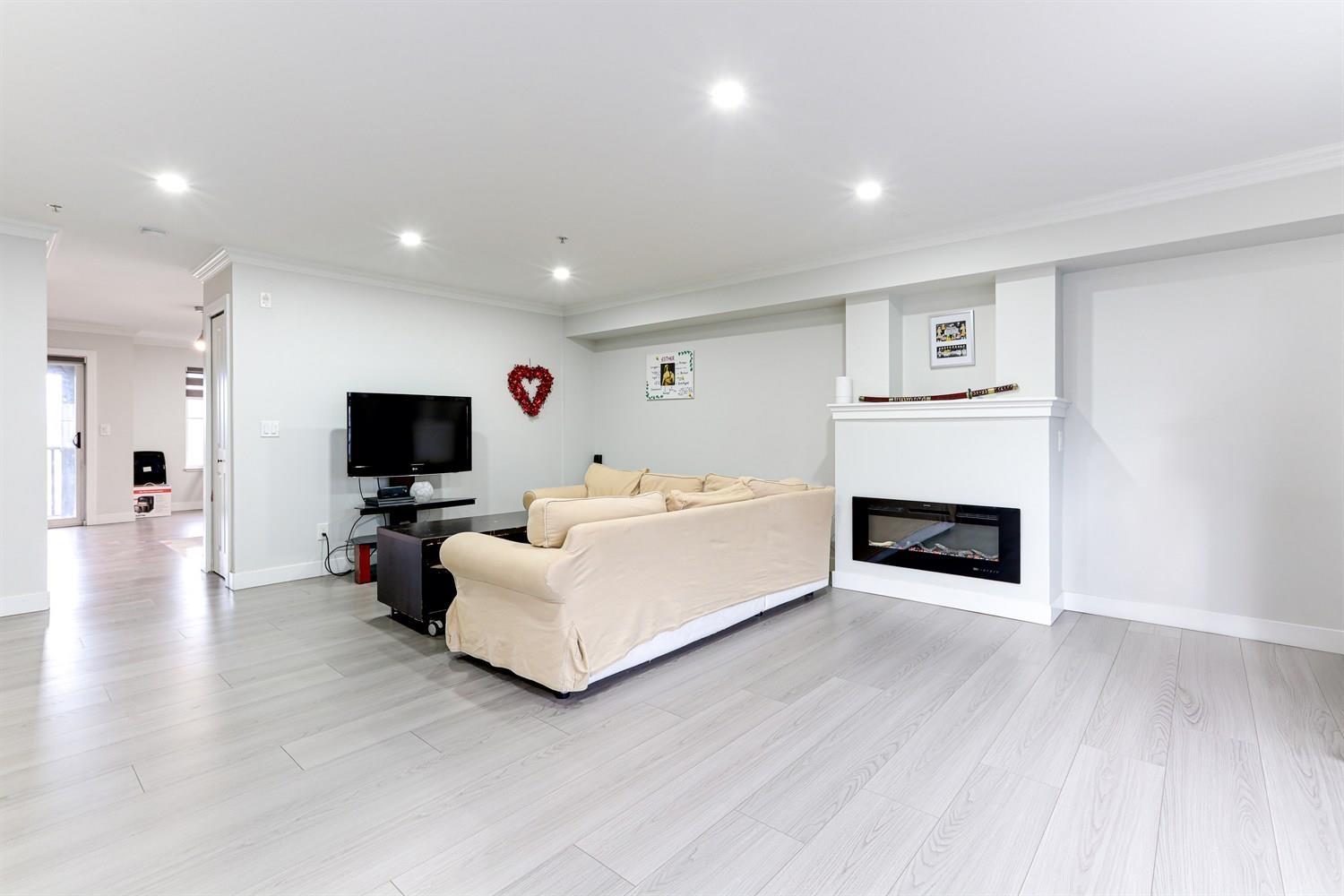 10 12040 68 Avenue, Surrey, British Columbia  V3W 1P5 - Photo 3 - R3072971