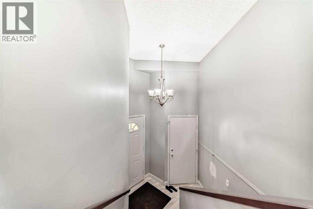 52 Martinglen Place Ne, Calgary, Alberta  T3J 3J1 - Photo 6 - A2256502